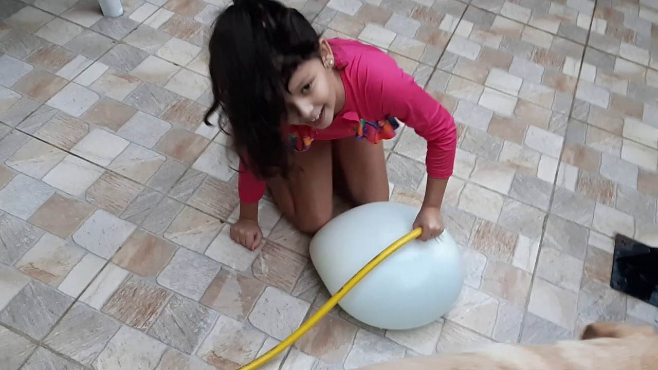 ENCHENDO O BALÃO GIGANTE