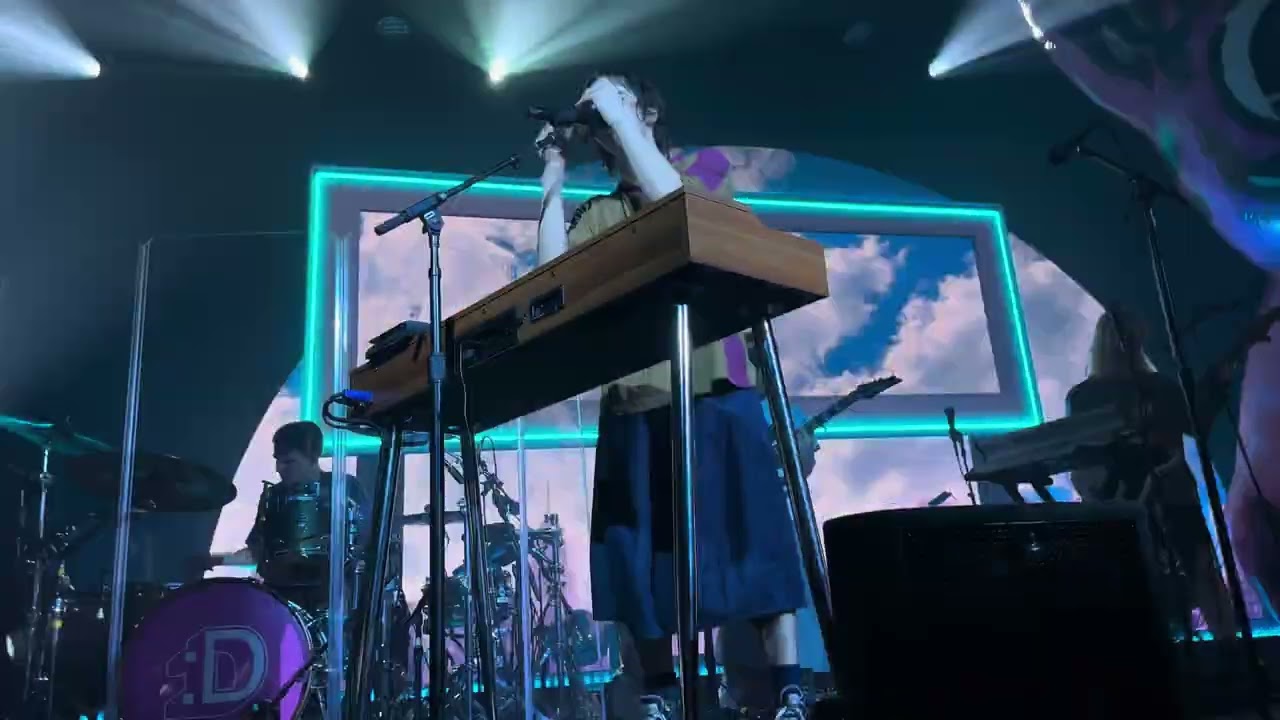 Porter Robinson - Trying To Feel Alive | 4K | LIVE @ Melkweg Amsterdam | Smile :D world tour