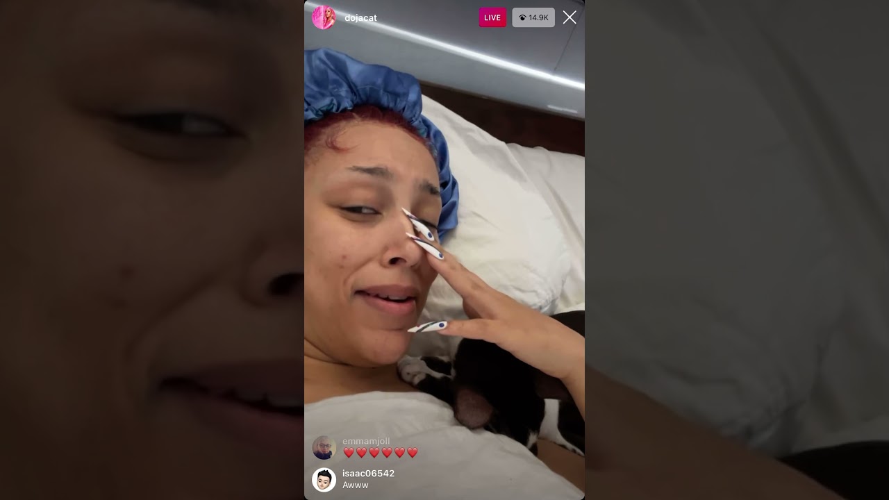 Doja Cat and her cat Ray on Instagram live (29th March 2021)