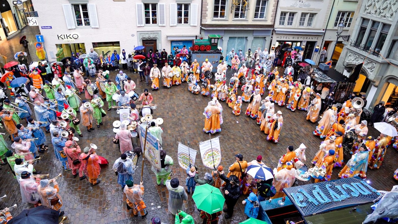 Pilatusgeister und Noggeler Platzkonzert am Güdismäntig der Luzerner Fasnacht 2026, Hirschenplatz