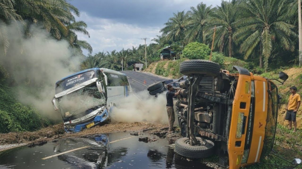 Bus Remuk Hilang Kendali || Evakuasi Truck Tangki Yang Ditarik 7 Truk Hingga Terbalik Di Bukit Kodok