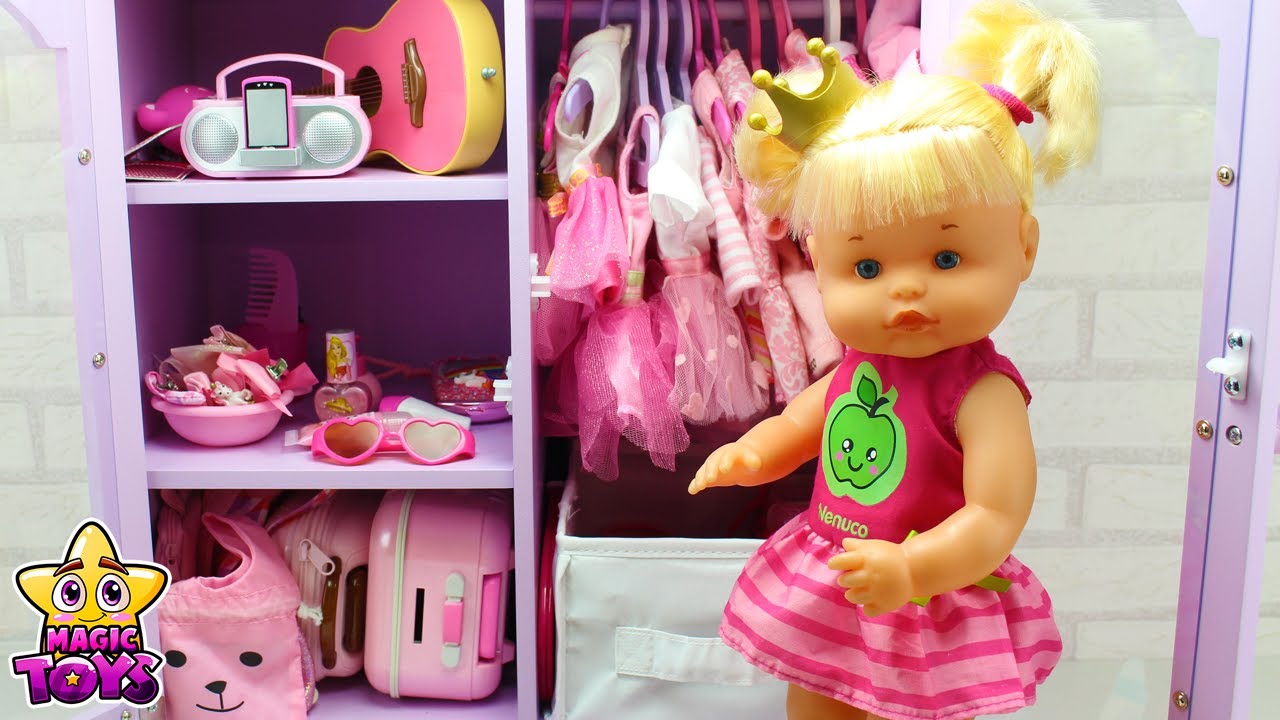 Como colocar la ROPA y ACCESORIOS de tu NENUCO en el ARMARIO - Preparo MOCHILA y LONCHERA de Cuca