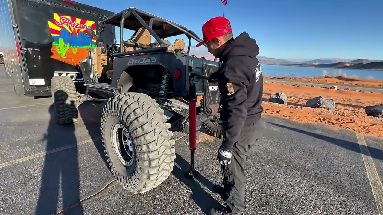 See how Mojab CarbonPro Hydraulic Jack lifts Jeep, Trailer and Ford F350