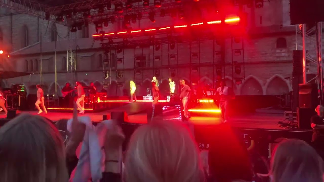 M Pokora épicentre tour Perpignan intro + fahrenheit (live au campo)