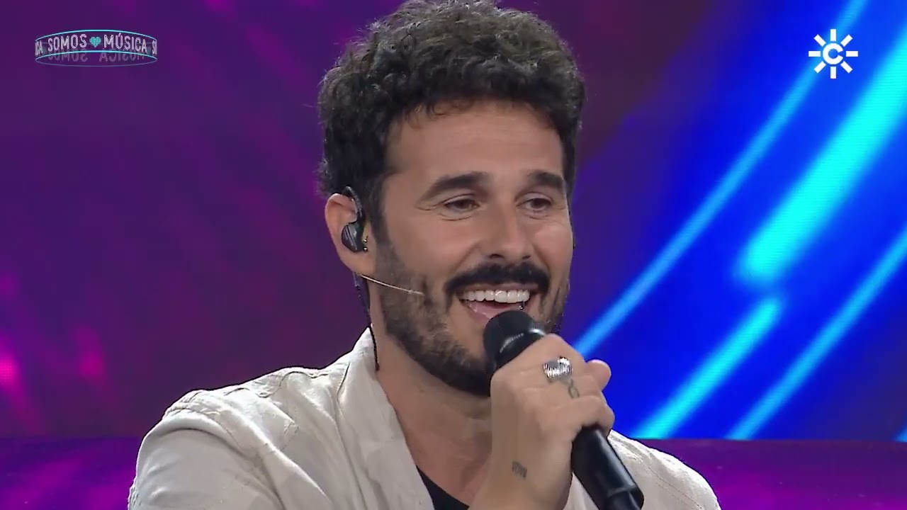 Antoñito Molina nos regala 'El hombre de la carpeta' junto a su padre en   Somos Música