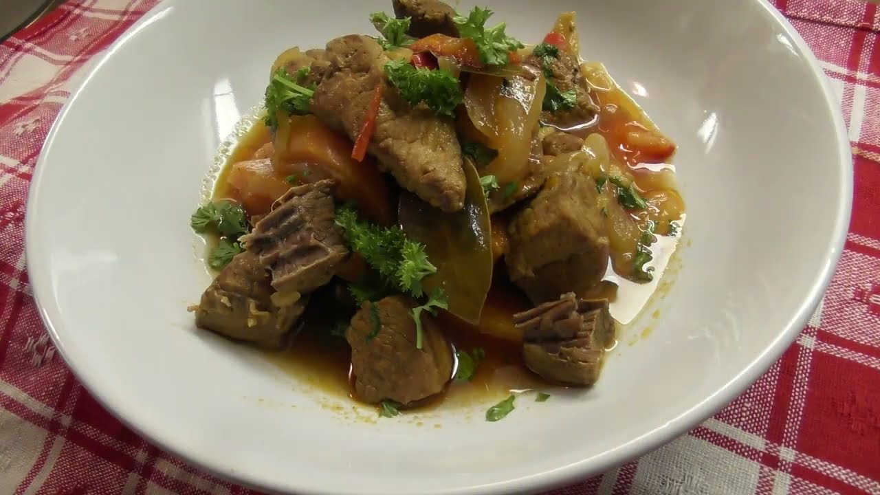 Naudan palapaisti uunissa. Hitaasti haudutettu palapaisti. Beef piece roast. Meat roast in the oven.