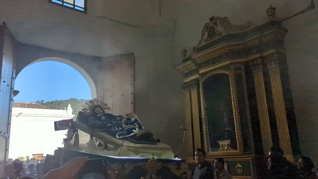 Cruz pesada , Solemne procesión intramuros del Cristo Yacente de la penitencia, San José Catedral 