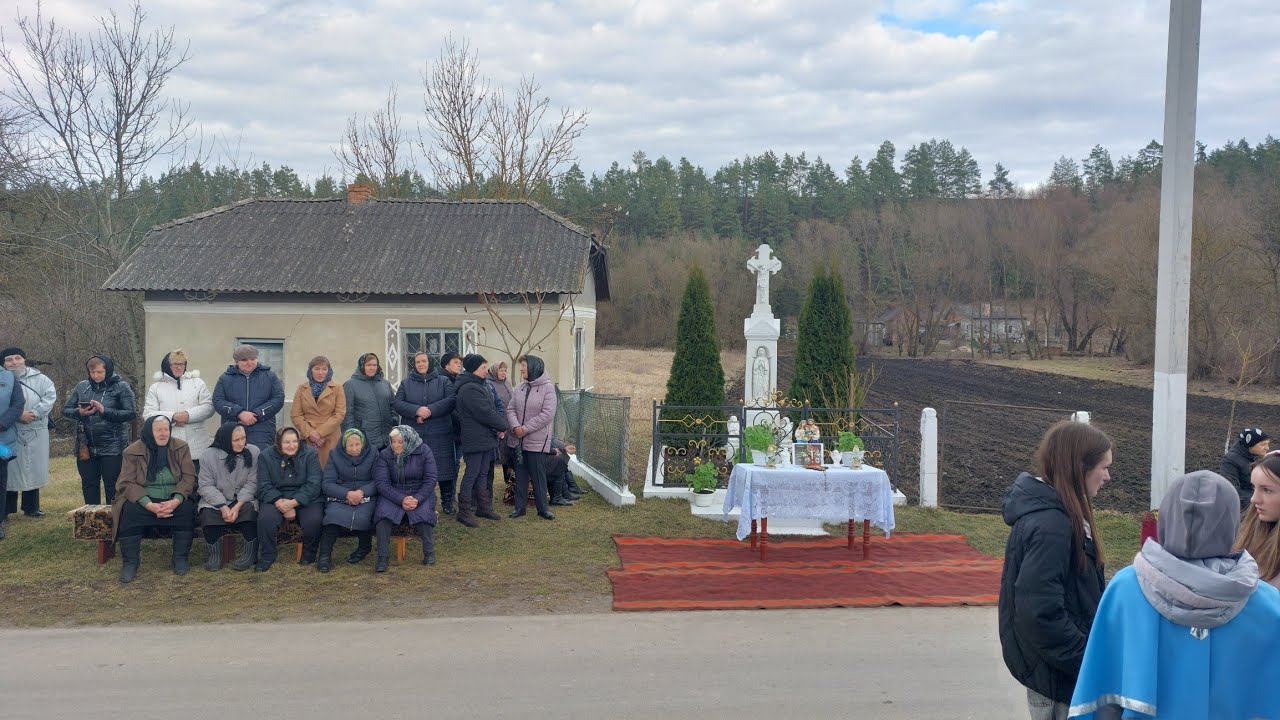 Хресна дорога вулицями с. Ценів