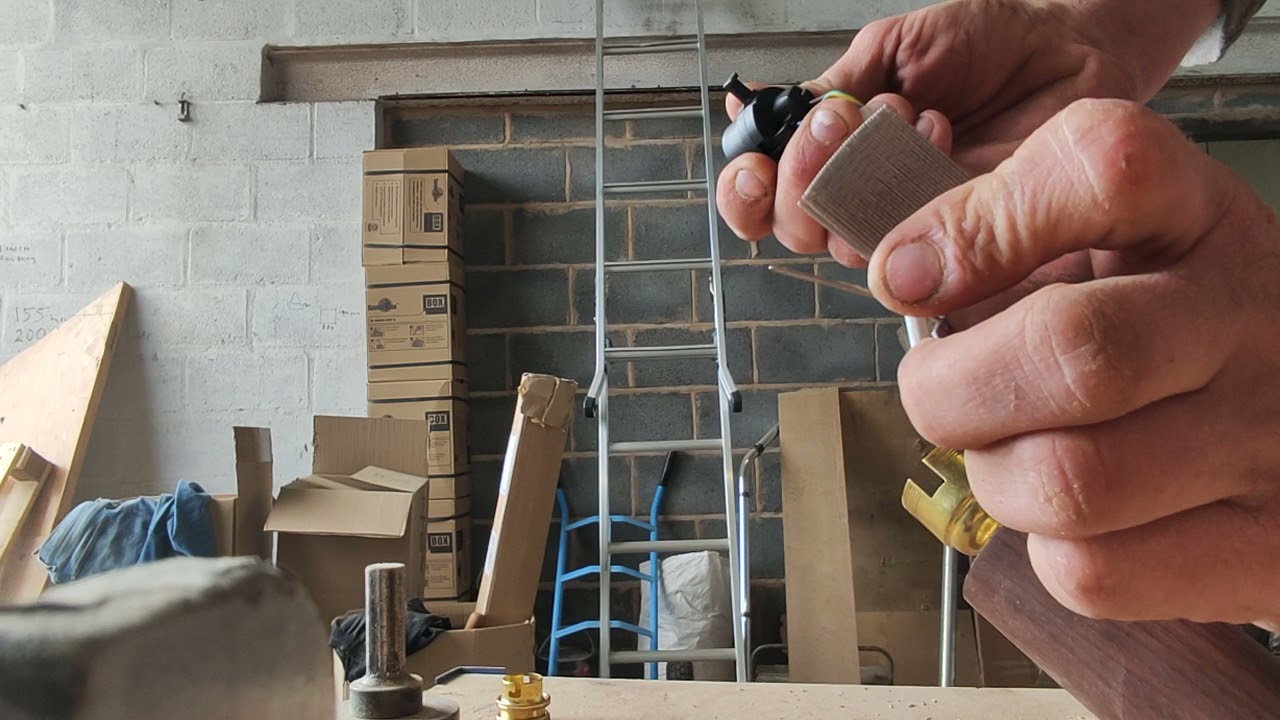 changing a bayonet b22