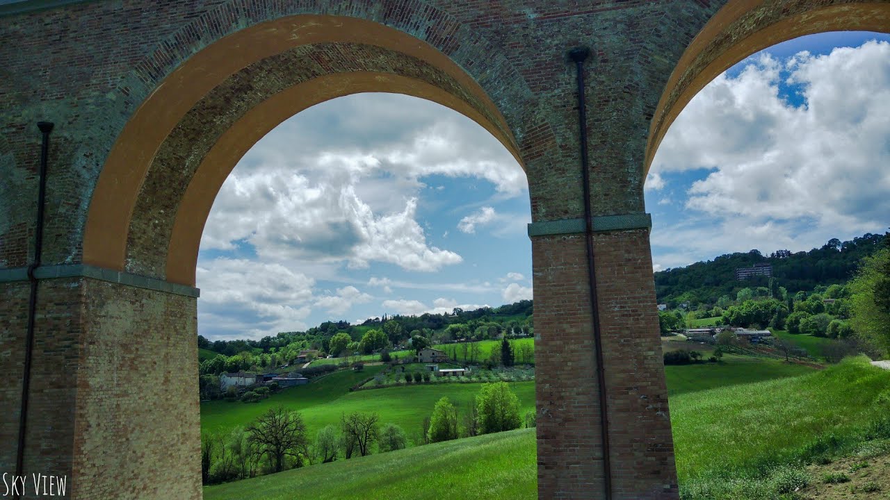 Tra colline e campi fioriti. LE MARCHE IN PRIMAVERA