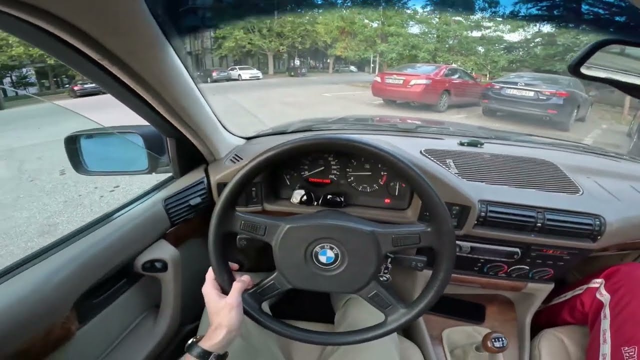 BMW 520i (e34) 1993. Driving around the city in a legend.
