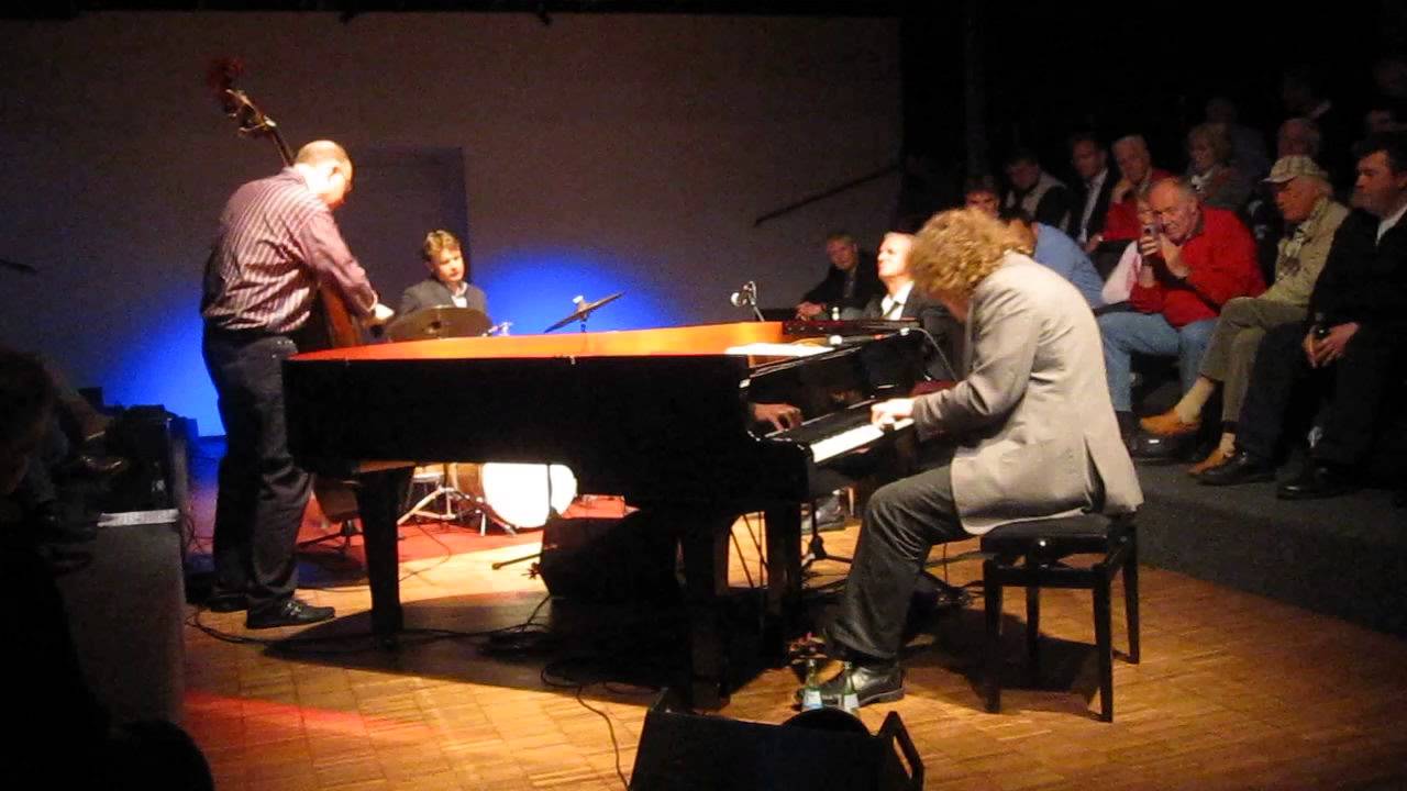 Martin Sasse Trio feat. Scott Hamilton - I'll Close My Eyes