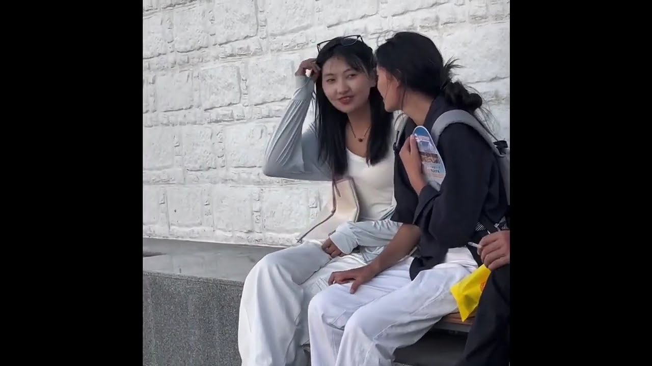༄། གཞོན་སྐྱེས་བོད་ཀྱི་སྐད་ཡིག་གོང་འཕེལ་གཏོང་མཁན་ཁོང་རྒྱ་ནག་གྲོང་ཁྱེར་བསྐྱོད་བཞིན་པའི་བརྙན་རིས་ཁག 💪👏