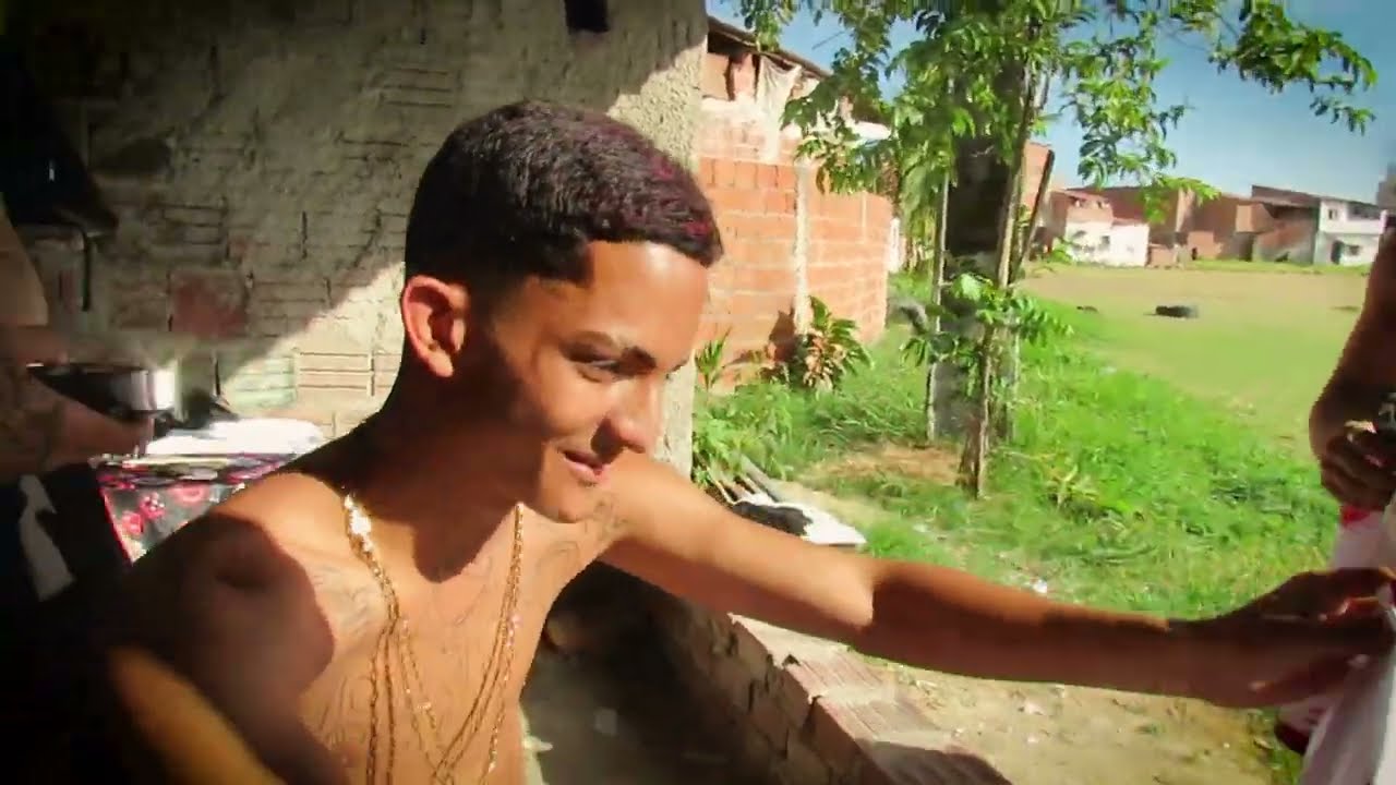 LAVEZZI - MENINO PRODIGIO (Clipe Oficial) 💡
