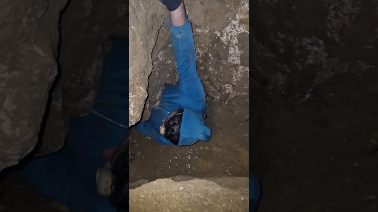 PIERWSZE PRZEJŚCIE | THE FIRST PASSAGE | JASKINIA | CAVE | 4K | #shorts  #cave #claustrophobia