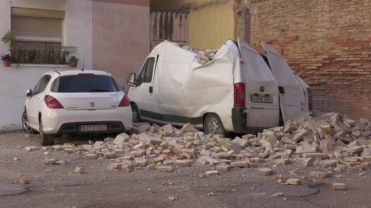 Un fort temporal de vent amb ratxes de fins a 150 km/h produeix nombrosos danys materials a l’Ebre