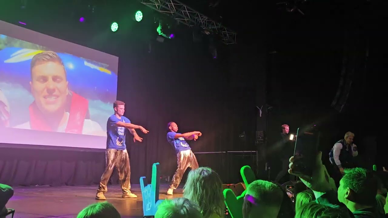 Stephen shere Libe in Manchester academy @StephenSharer