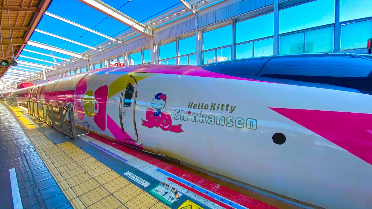 【Милота】Поездка на поезде Hello Kitty Shinkansen в Японии | Советы по JAPAN RAIL PASS