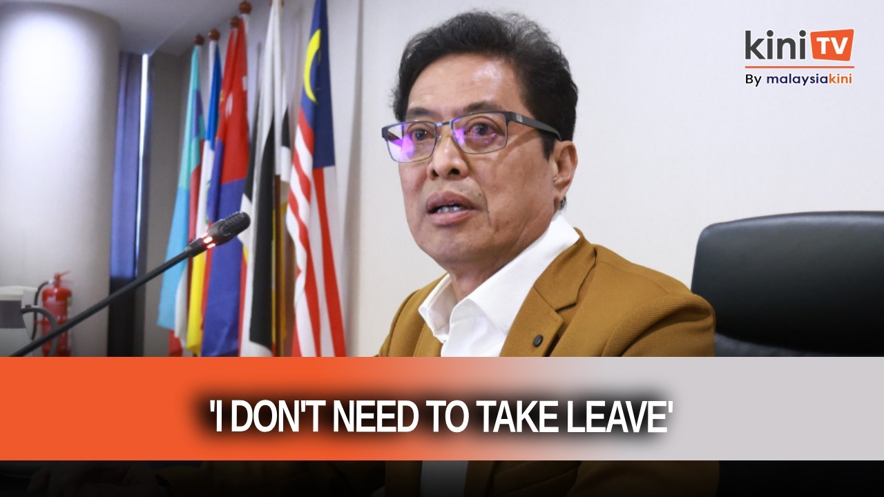 Azam says he will show bank documents to committee, won&rsquo;t go on leave
