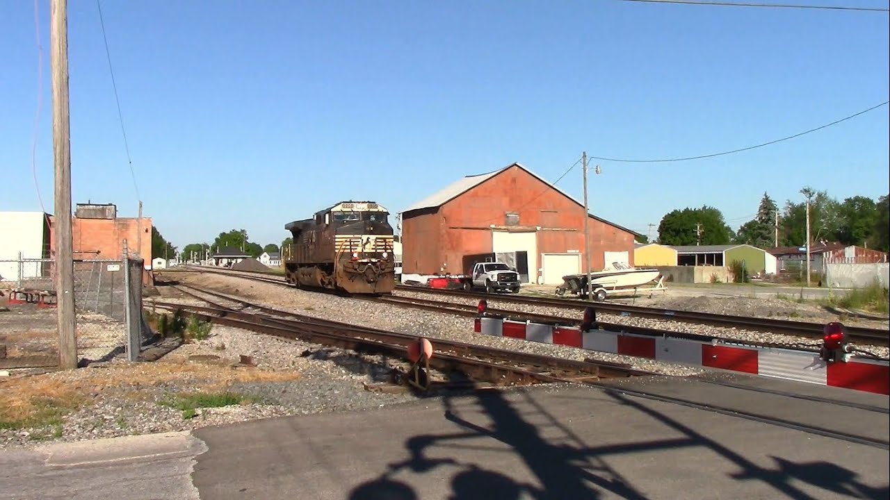 NS L86 with NS 9805 Westbound at Berryman Pike in Tipton, Indiana