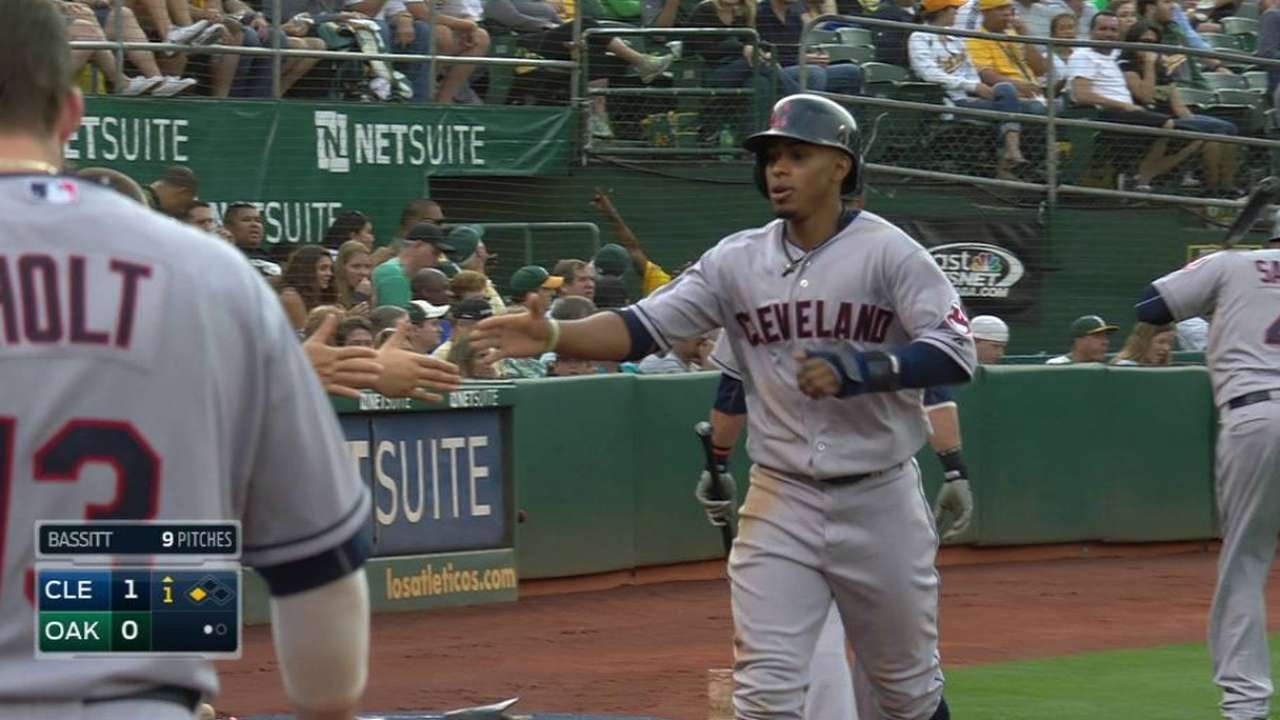 CLE@OAK: Lindor comes home on Fuld's error