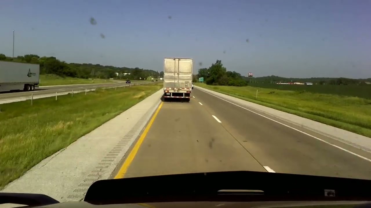 Brake checking semi truck  / Swift Professional driver #fail #viral