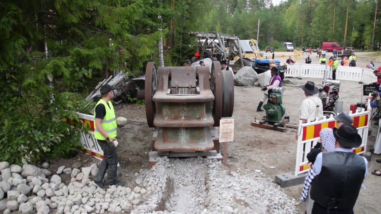 Kiven murskausta Tupaswillan perinnepäivillä 24 8 2019