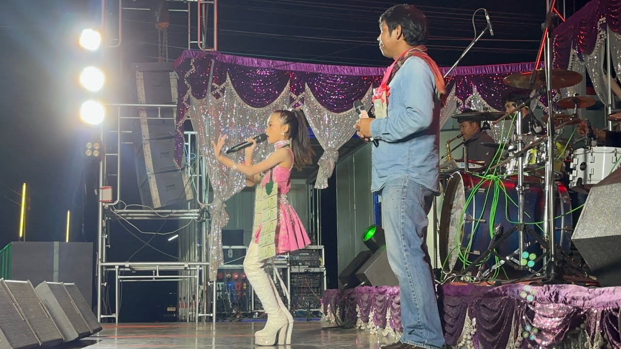 แสดงสดหน้าเวทีธิดาลาวศรีวิไลที่ อ.หัวตะพาน จ.อำนาจเจริญ