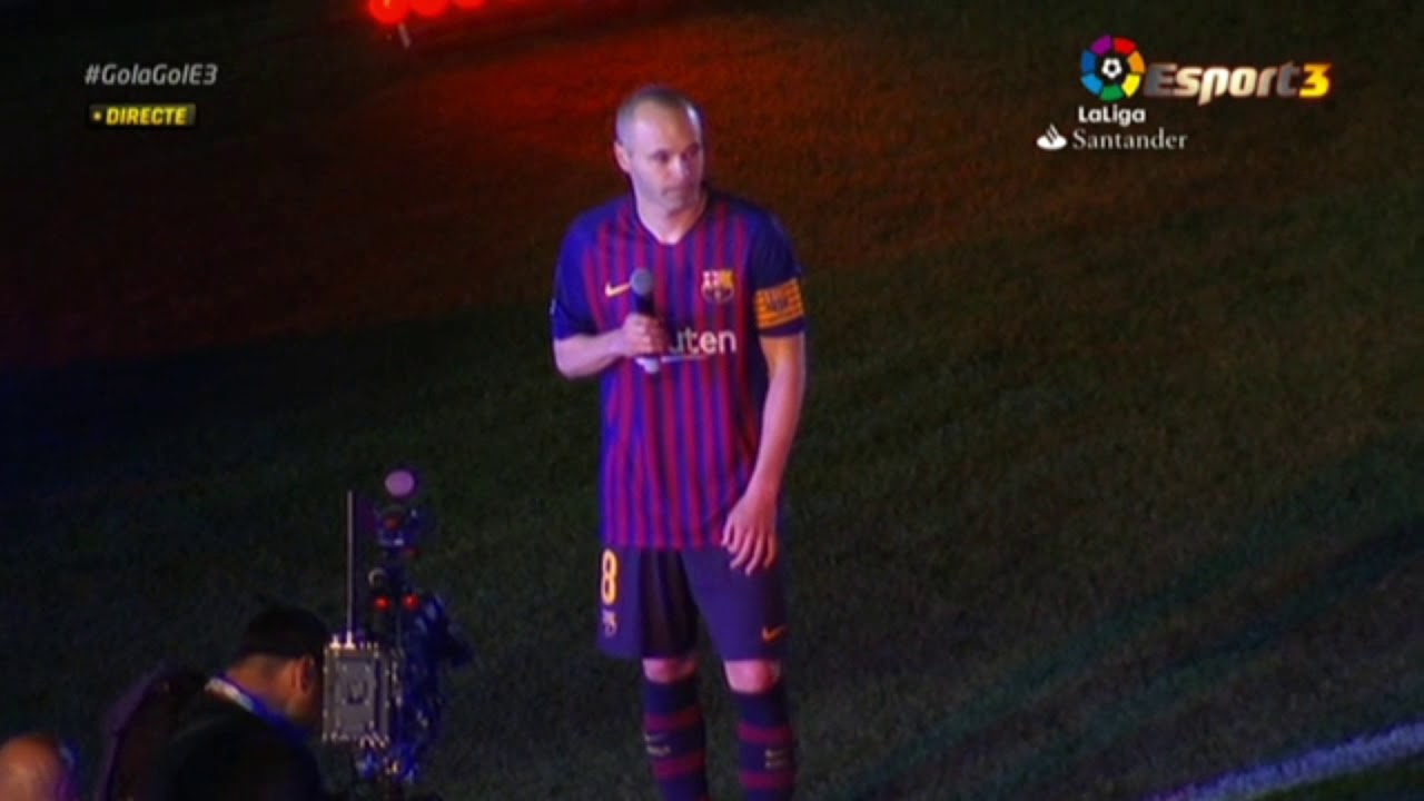 Iniesta se despide llorando de su afición