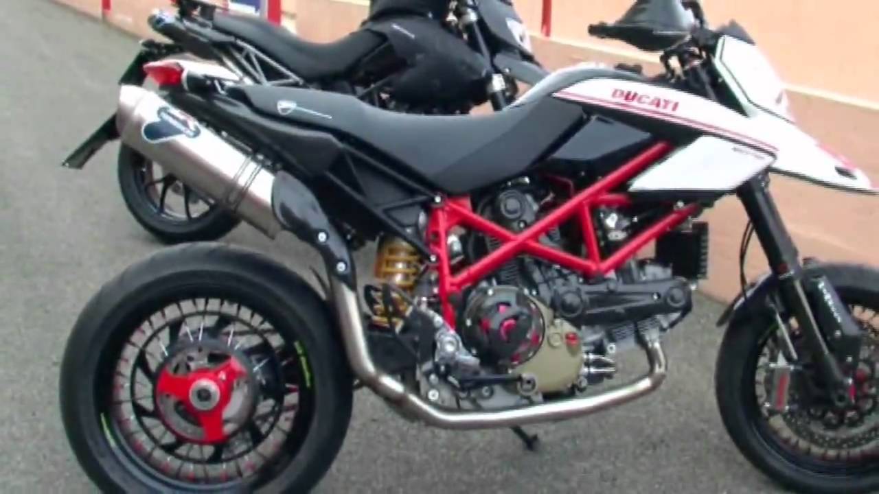 Ducati Hypermotard 1100 EVO and EVO SP at Mores circuit Sardinia