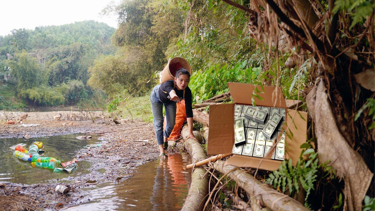 Poor girl scavenging for trash found a cardboard box containing a lot of money inside - Daily Life