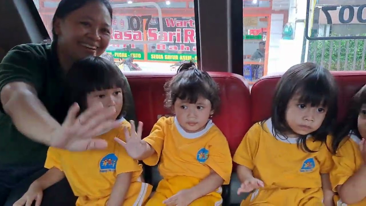 Feeder (Trans Semarang) Fun Bus Riding Happy Holy Kids Semarang