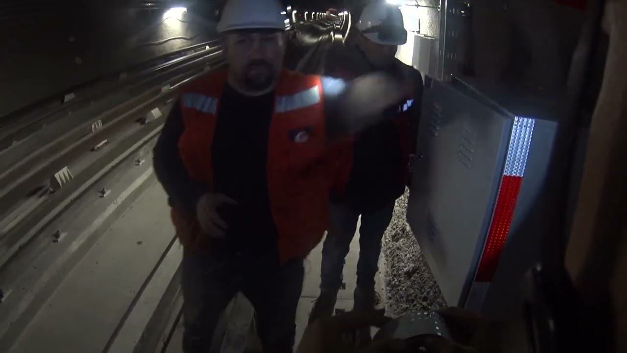 trabajando en la extensión línea 2 metro de Santiago. #telecomunicaciones #working #workinprogress