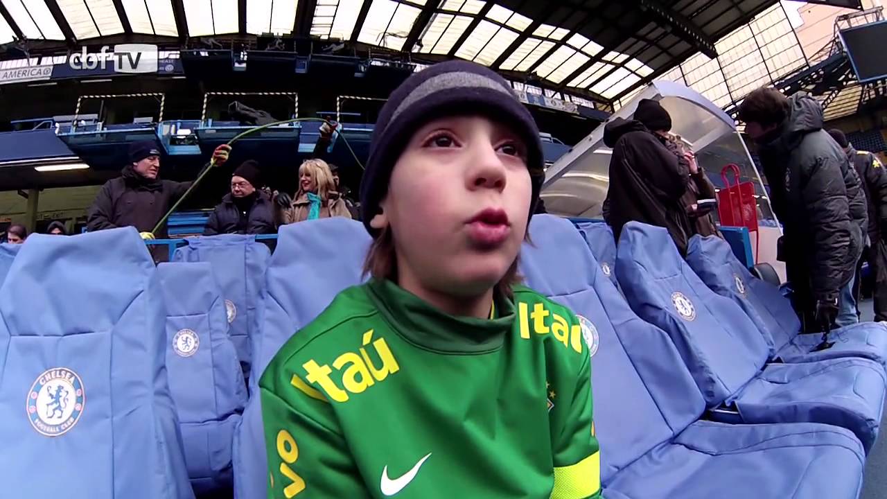 Cauet, filho de Julio Cesar, é atração no treino da Seleção