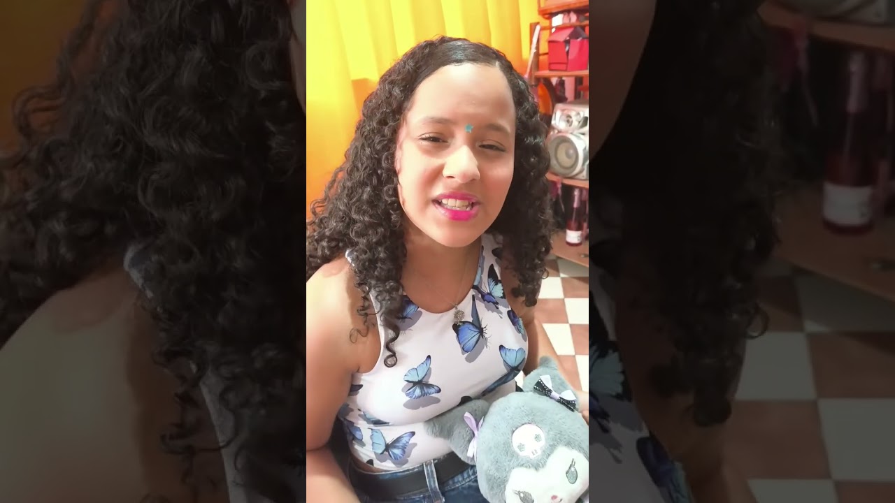 Maletas en mano. Ariana Troya 