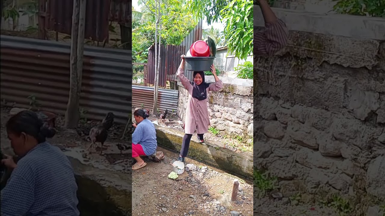 Nyuci piring bareng tetangga #kegiataniburumahtangga #nyucipiring #nyucisungai #dailyvlog #fypシ 