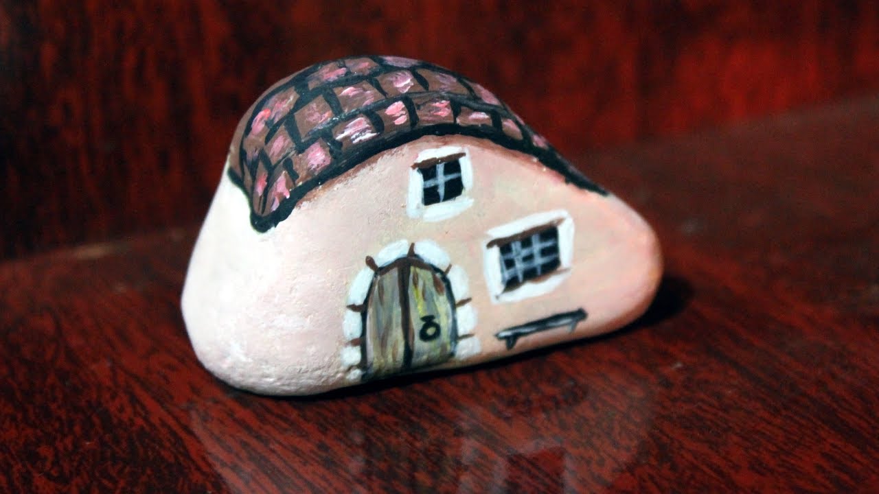 Casinha pintada na pedra para mini jardim - Little house rock painting
