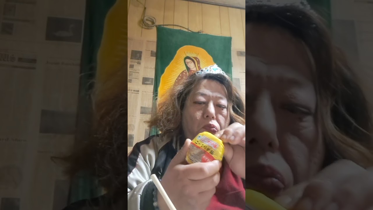 ファミリーマート　シーフードバターラーメン　ネギ味噌唐辛子　特製ダレの味付けたまご　こってりやみつき！こってり炒飯　サーモン寿司　漬けサーモン　冬限定バニラモナカ　ポテトチップ　お茶　おまけヒーリング
