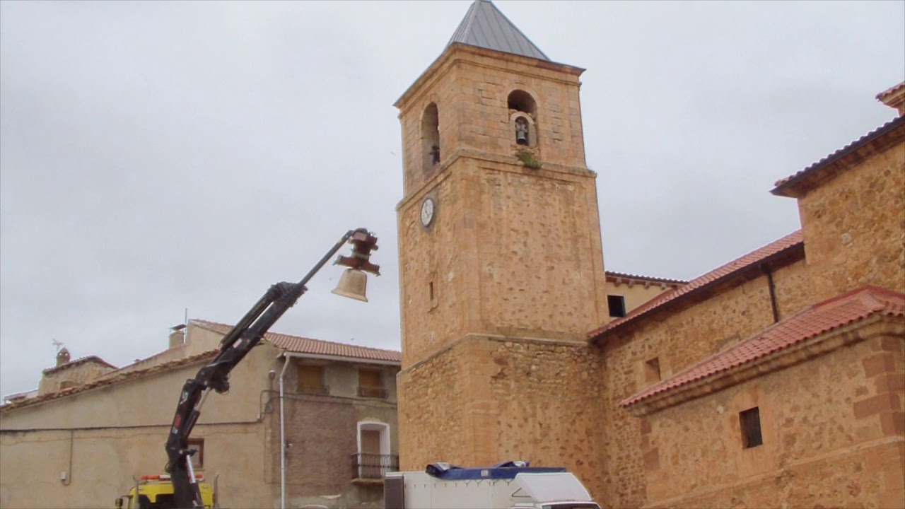 Subida de campanas en Tordellego