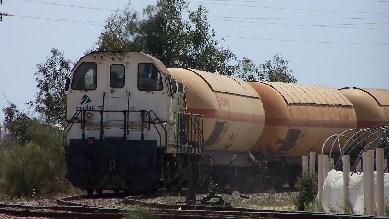 Tarde de trenes variados por toda Huelva