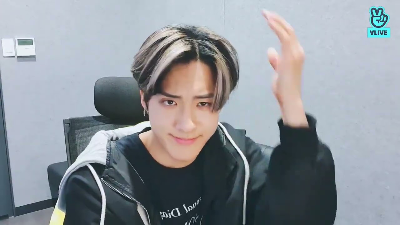 [ENG SUB 200909 ERIC VLIVE] Youngjae Room Without Youngjae🤗