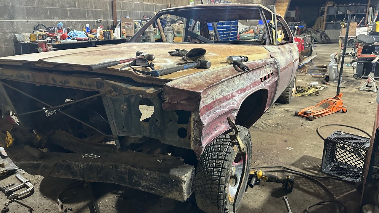 Front clip is on! This car is looking super good!