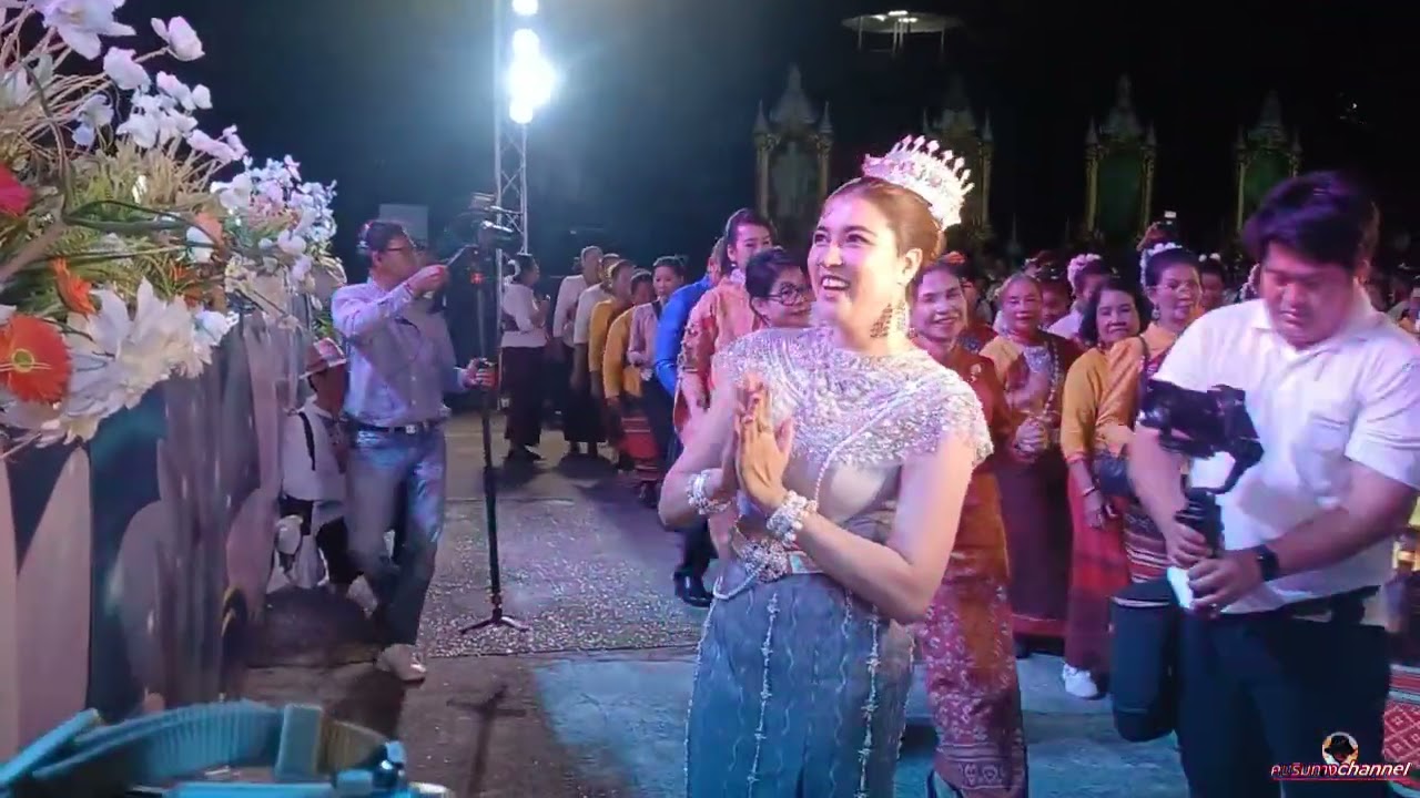 ม่วนๆหลายมาดามเพี๊ยชรำร่วมกับผู้ว่ามีนางรำสองพันคนร่วมงานอย่างคึกคัก#แสงสีเสียง #มุกดาหาร