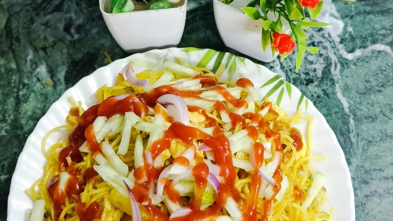 খুবই সহজ ও ঘরোয়া ভাবে চাউমিনের রেসিপি