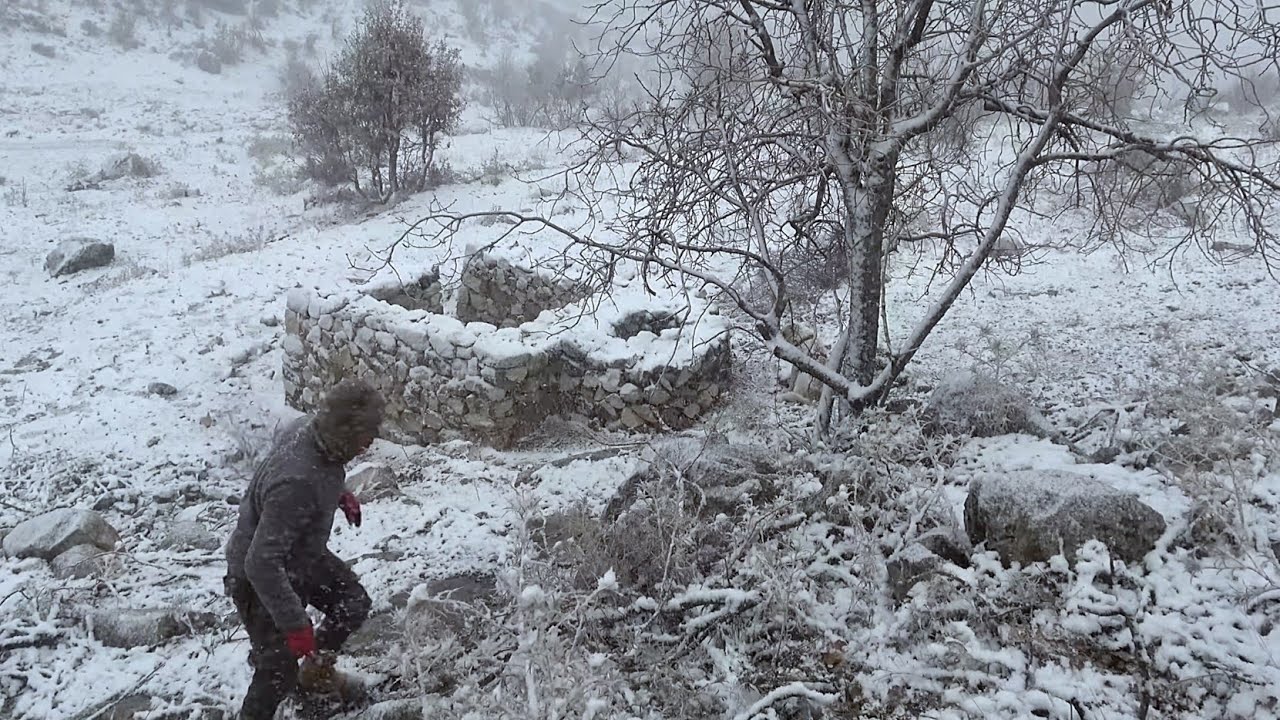 Строительство каменного дома с камином за 14 дней | Приключение в зимнем кемпинге