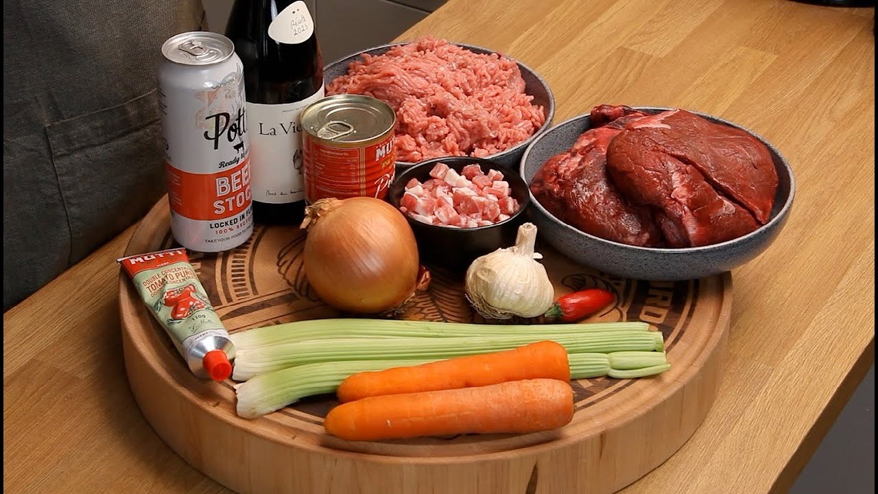 Pasta Bolognese - Traditional Italian Ragu with Beef Cheeks