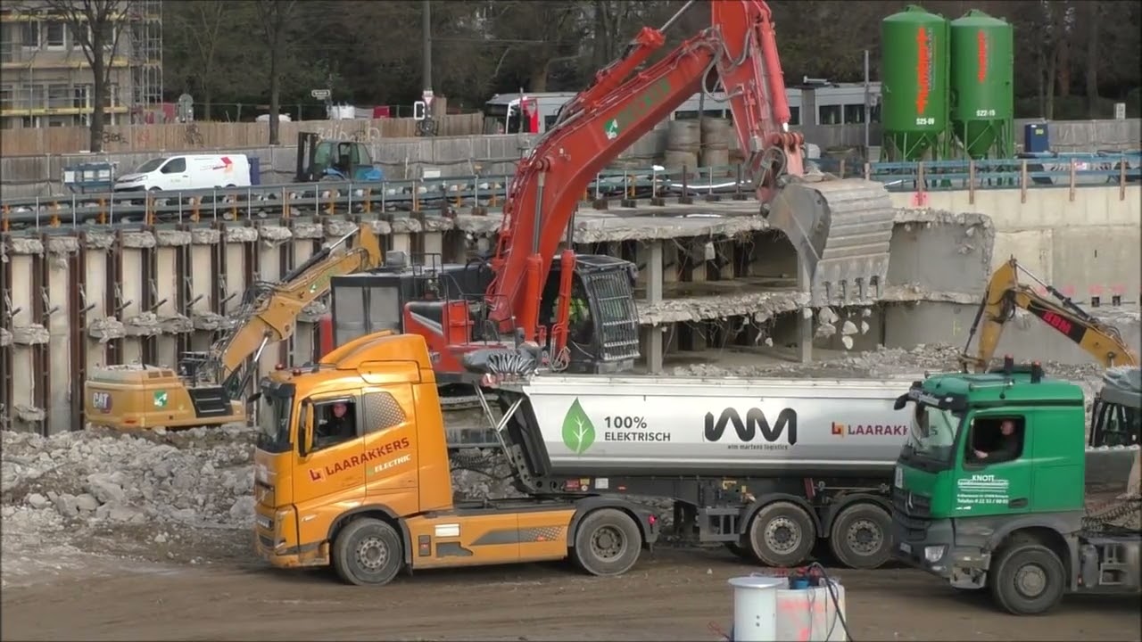 Bagger Hitachi 490 und E LKW
