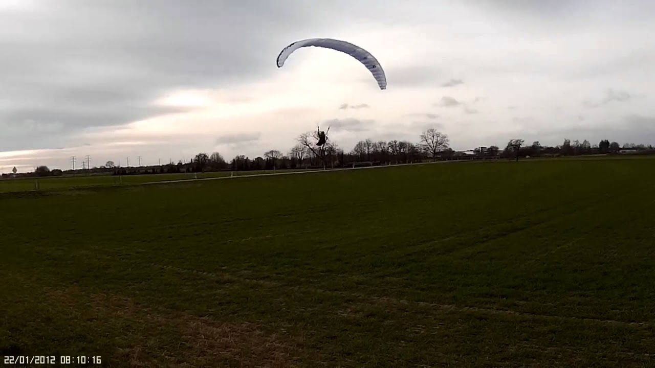Gleitschirm /  Paralglider  Hybrid ASTRAL V1 bei Wind