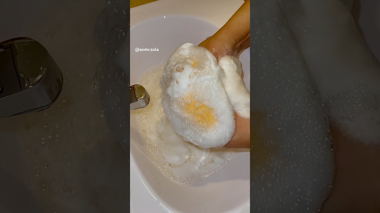OG Pinesol + Murphy&rsquo;s Oil fluffy suds 🌲🫧 #ogpinesol #murphysoil #zolapearls #spongesqueezing #foam