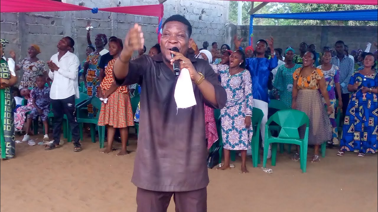 Minister Paul Blessing _ Grande soirée de louange au camp de prière Jésus est seigneur _partie 1